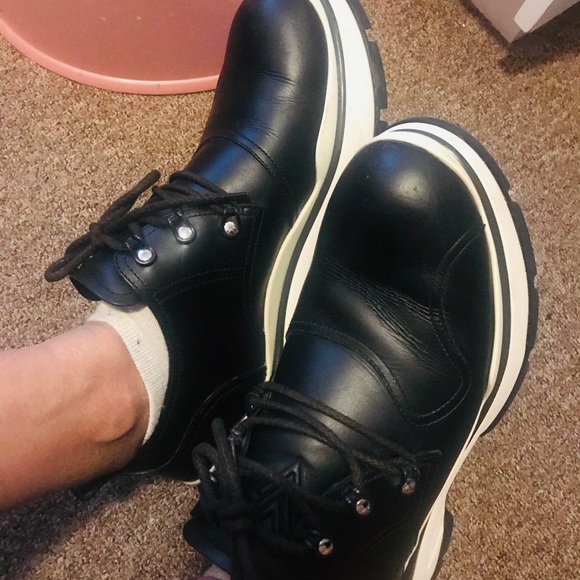 Authentic louis vuitton shoes - Picture 13 of 14